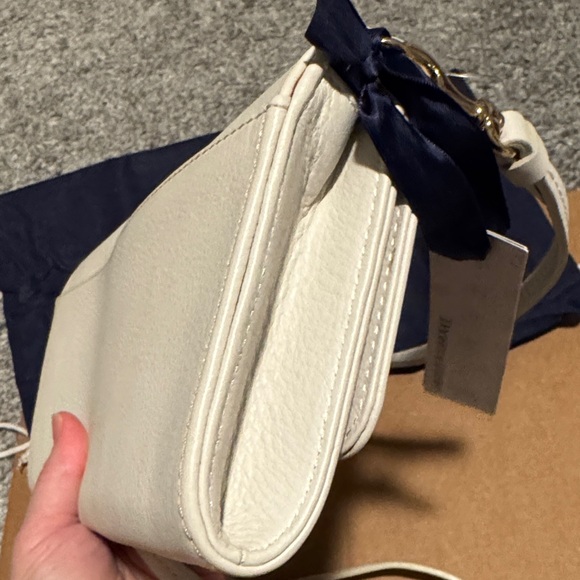 Dooney & Bourke Cream Leather Bag - Picture 10 of 14